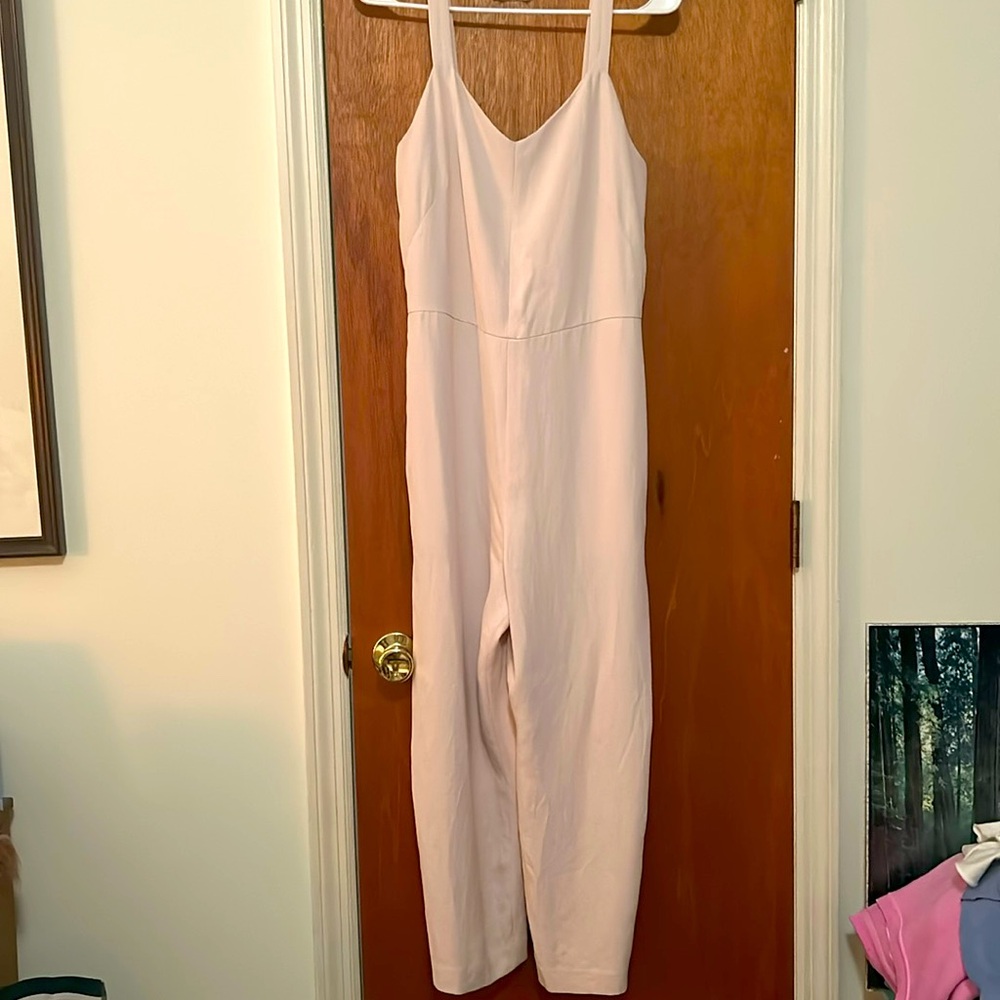 Everlane one piece jumpsuit so cute !! Blush colored with pockets!!